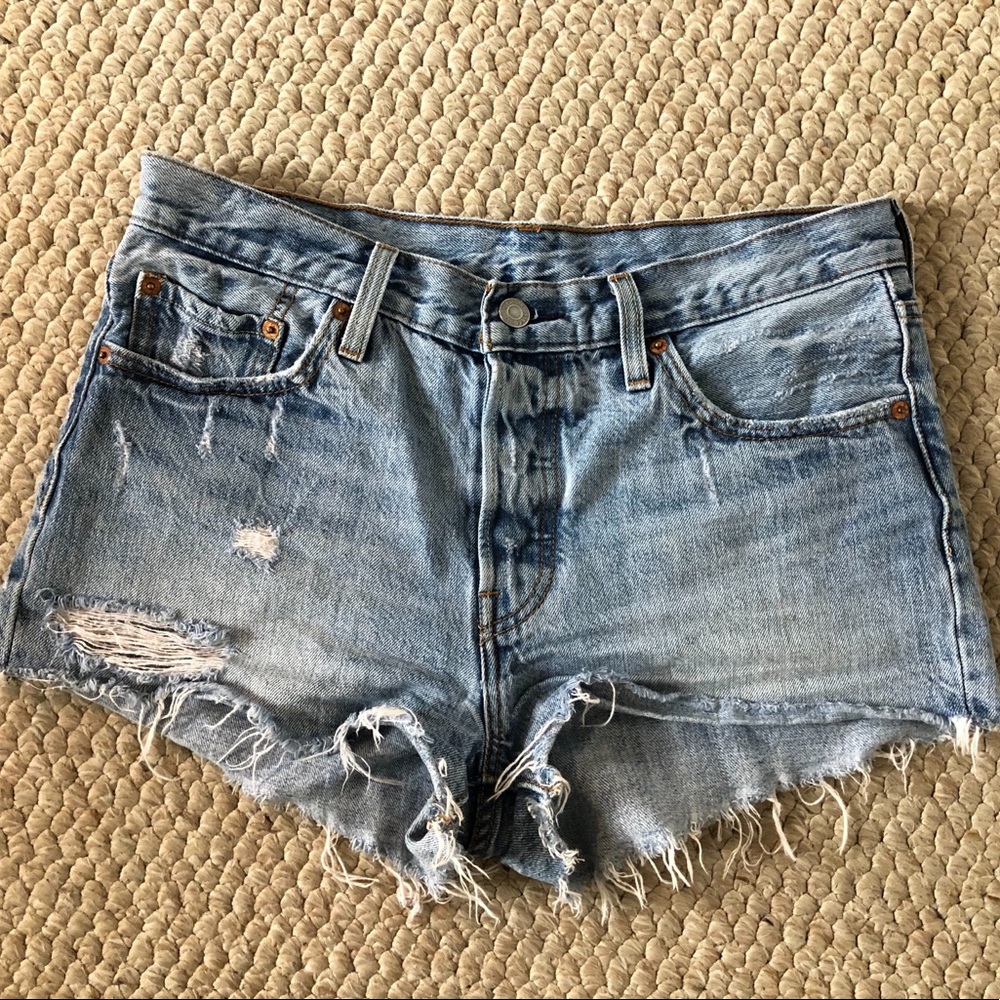 Levi’s cut off shorts